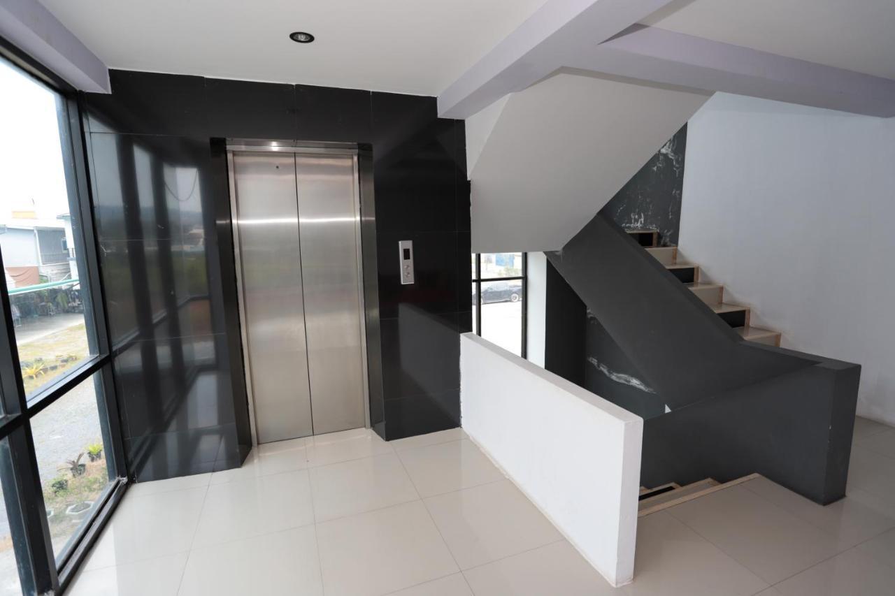 C Tower Hotel Szuratthani Kültér fotó