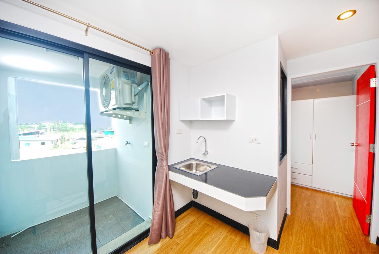 C Tower Hotel Szuratthani Szoba fotó